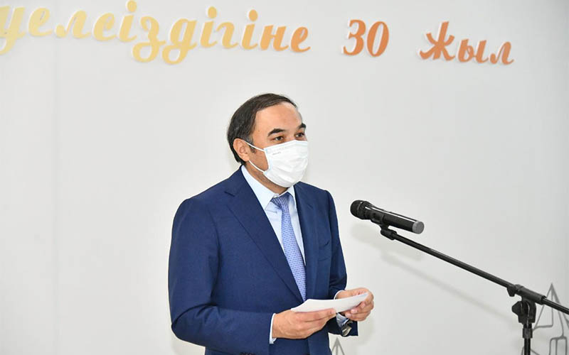 Ержан Бабақұмаров журналистерге ҚР Тәуелсіздігінің 30 жылдығына арналған байқаудың қорытындылары бойынша марапаттарды тапсырды